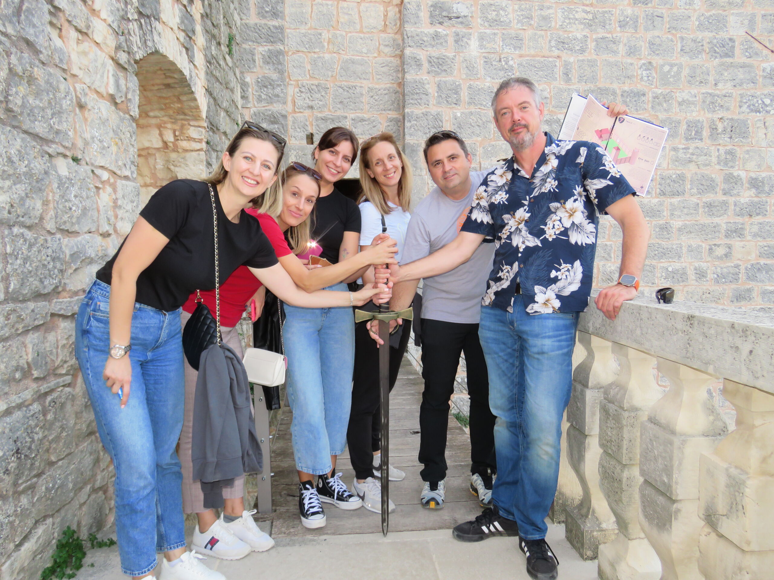 Escape castle & Treasure hunt